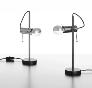 Agnoli 251 tafellamp Oluce 