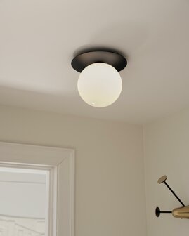 Liila 1 opal large IP44 wandlamp Nuura 