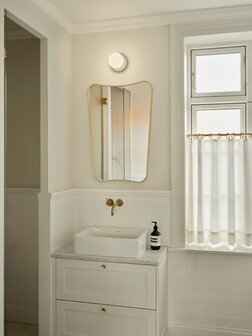 Liila 1 opal small IP44  wandlamp Nuura 