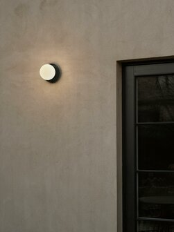 Liila 1 opal outdoor IP54  wandlamp Nuura 