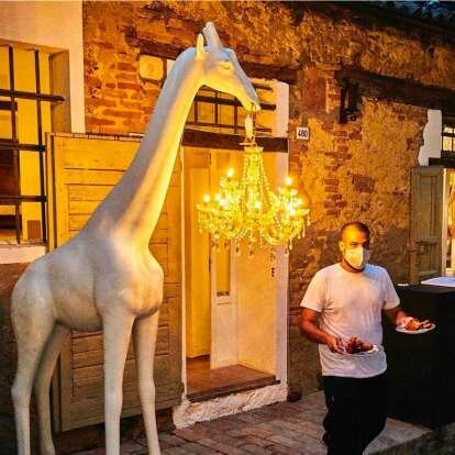 Giraffe in love M outdoor vloerlamp Qeeboo