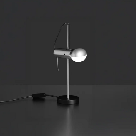 Agnoli 251 tafellamp Oluce 