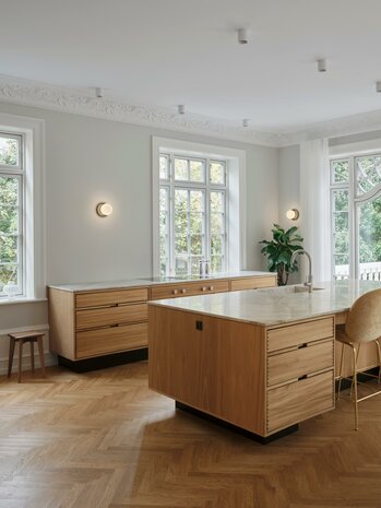 Liila 1 Opal Medium IP44  wandlamp Nuura 