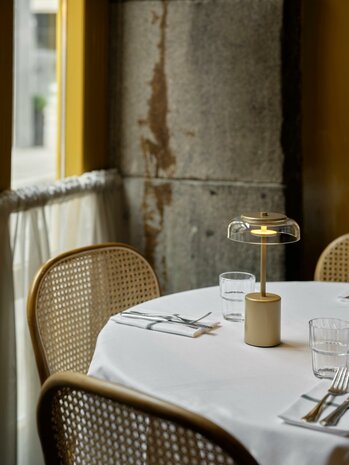 Blossi table mini portable tafellamp Nuura 