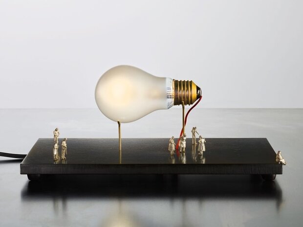 i ricchi poveri monument for a bulb led tafellamp Ingo Maurer 